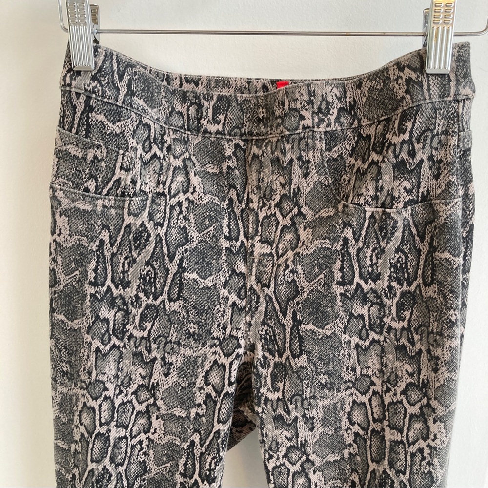 NWT SPANX Snakeskin Jeanish Pullons - Picture 2 of 4